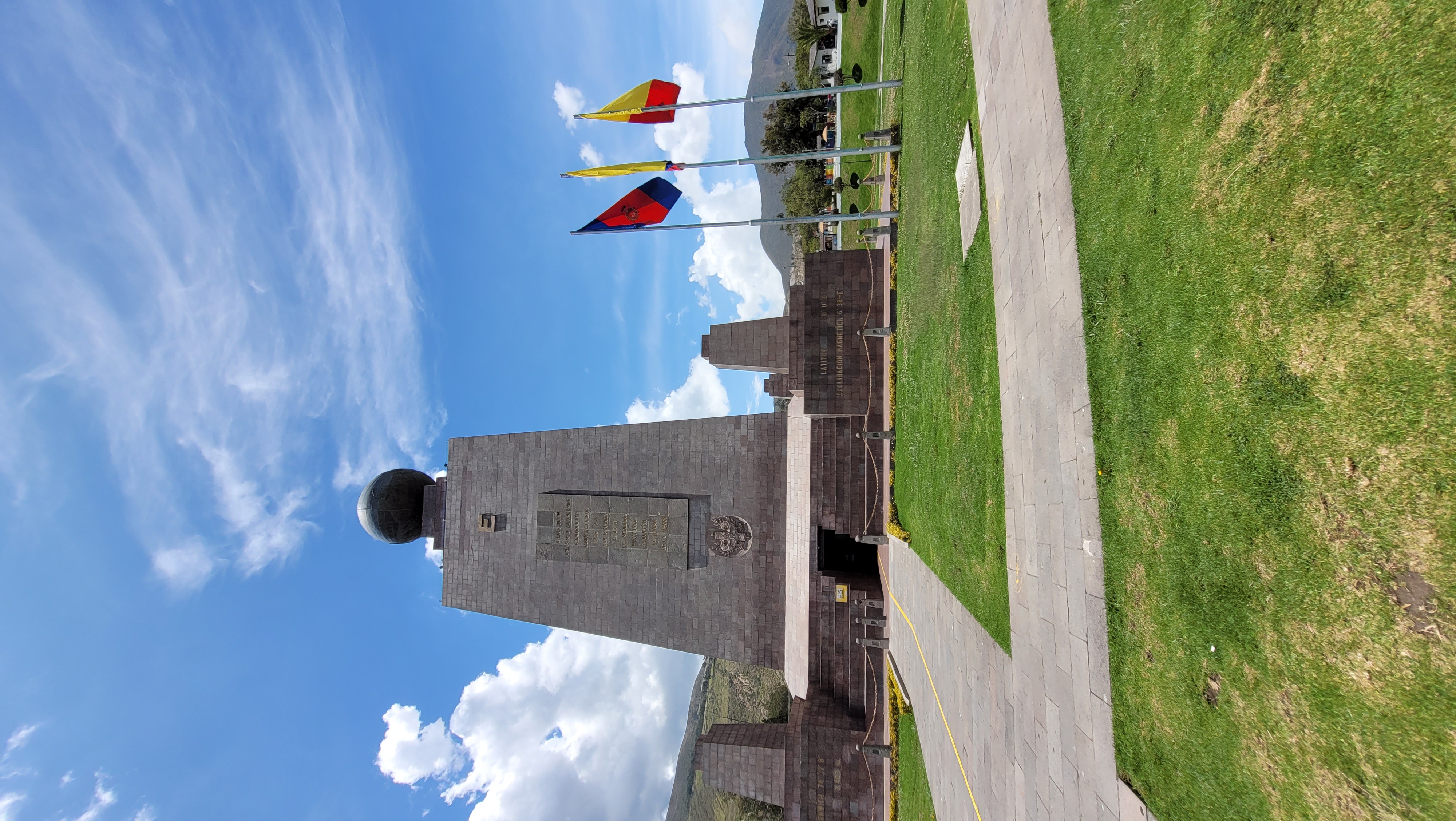 Mitad del Mundo Foto 1